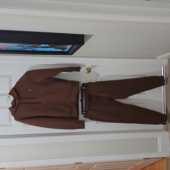 American Eagle Outfitters Other - American Eagle Outfitters Men's Active Flex Hoodie and Joggers Set, Brown, Med